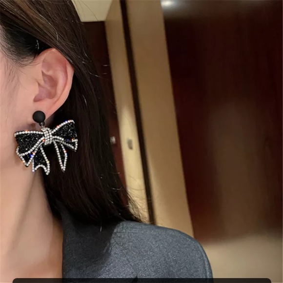 🌟 Black Rhinestone Bowknot Dangle Earrings - Picture 3 of 7